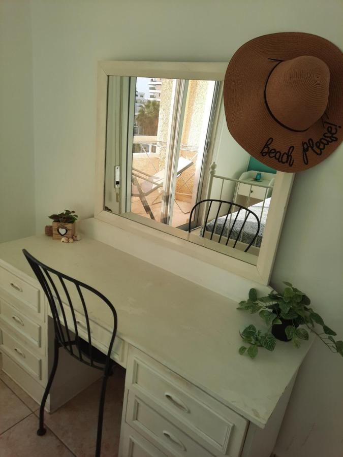 Sea-Esta Seaview Apartment, 200 Meters To The Beach Ларнака Екстер'єр фото
